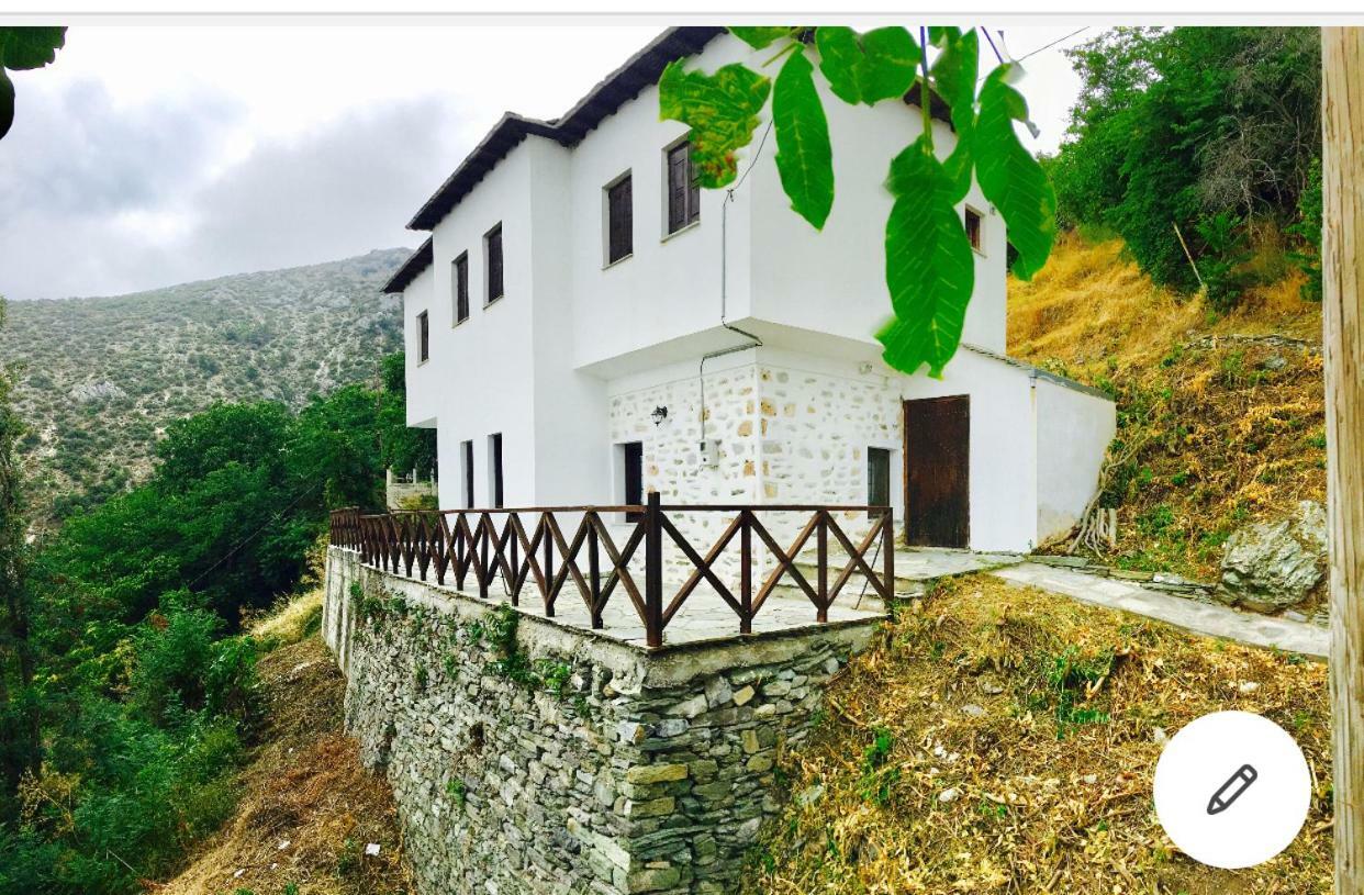 Traditional House Makrinitsa Luaran gambar